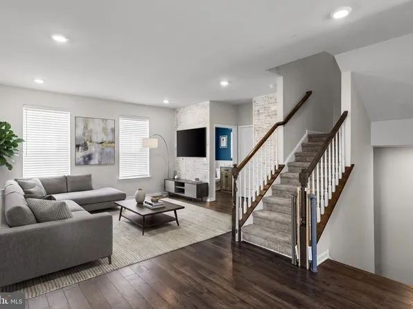 2 Naples Ln, Mount Laurel, NJ 08054