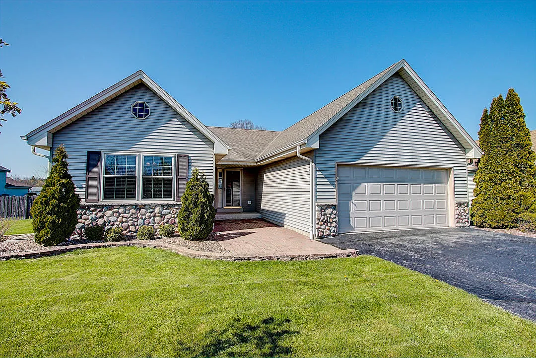 3216 Heartland Ln photo 1