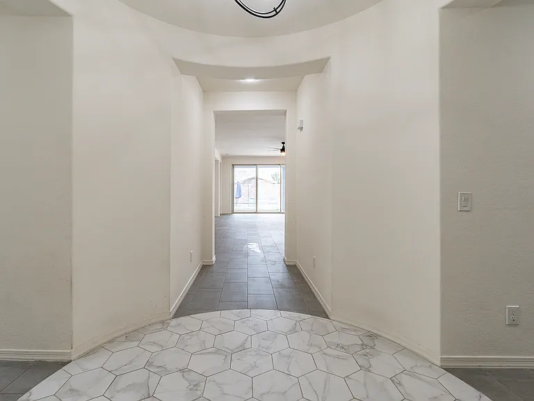 8014 W Orange Dr — Photo 7