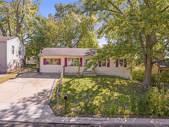 3rd image of 8243 Hunter Dr
