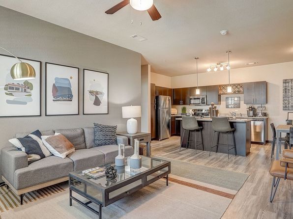 Springs at McKnight Lake | 3 Oakridge Dr, Chaska, MN