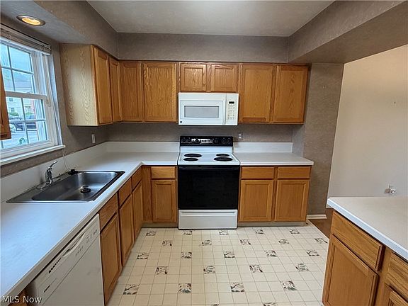 5th image of 612 Trevitt Cir W #57