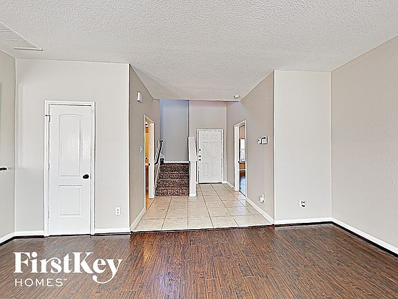 4th image of 3029 Marble Falls Dr