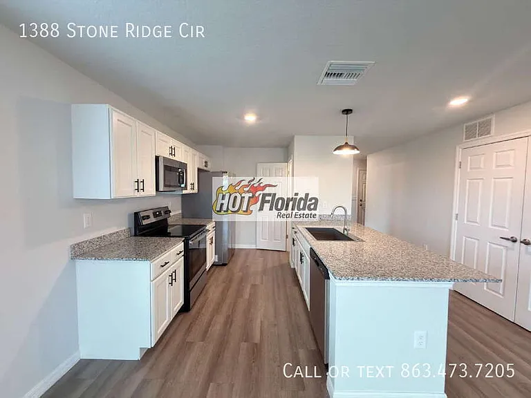 1388 Stone Ridge Cir — Photo 10