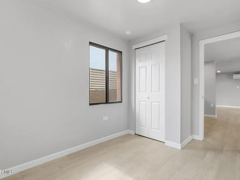 593 Myra St — Photo 16
