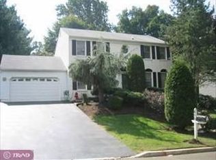 613 Sweetwater Dr, Feasterville, PA 19053