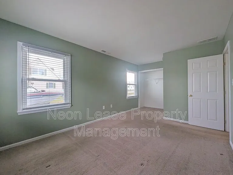 406 Franklin St — Photo 14