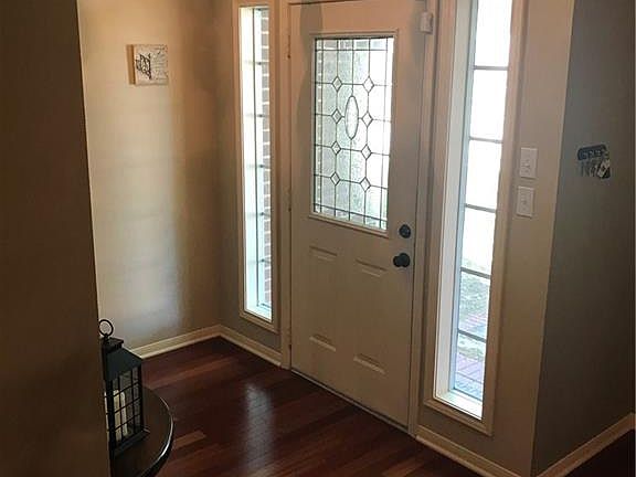 3rd image of 305 Woodglenn Dr