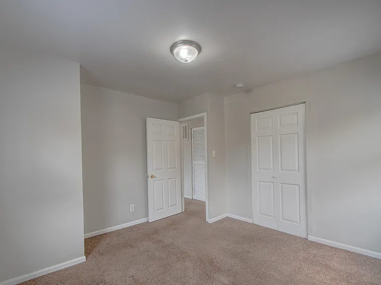 5147 E 10th Ave — Photo 8