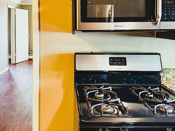 3rd image of 349 15th Ave NE #2