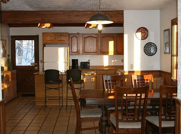 Dining & kitchen area