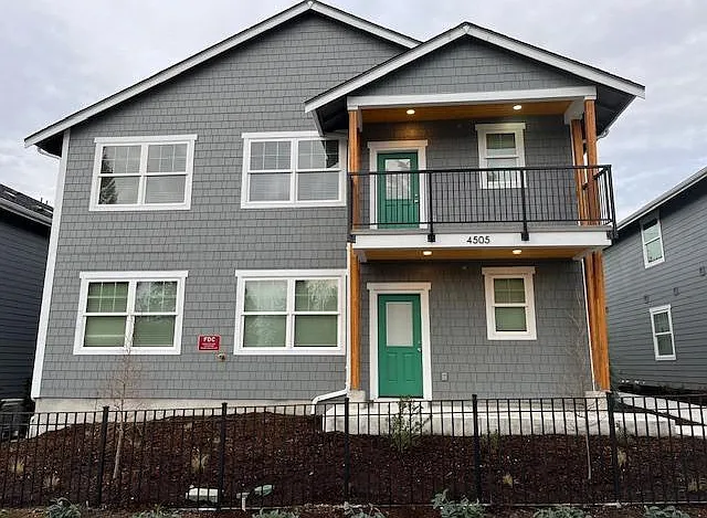 3 bed, 1354 sqft, $2,600 — Photo 1