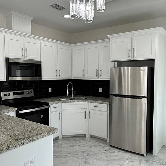 1012 N Clarence Ave #3 — Photo 3