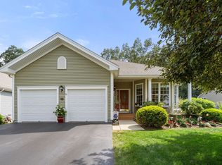 19 Andrews Dr #107, Uxbridge, MA 01569