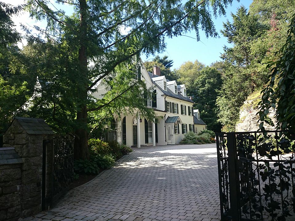 2nd image of 85 Cottage St