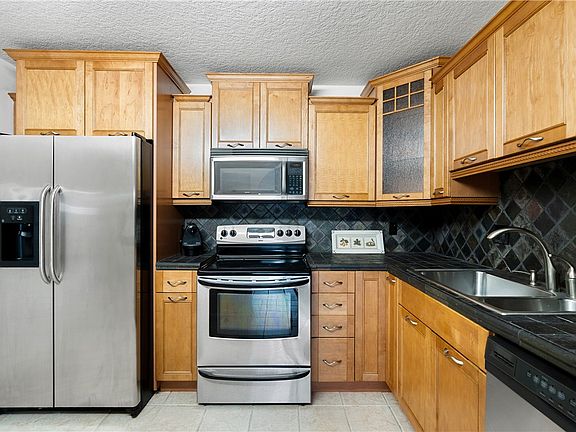 4th image of 715 20th St APT 102