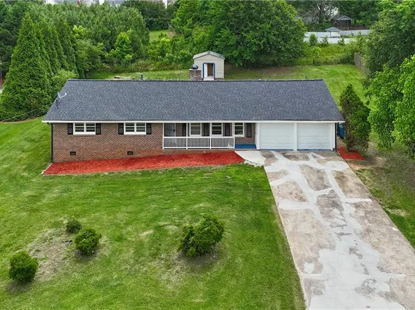 5488 Janice Ln, Stone Mountain, GA 30087