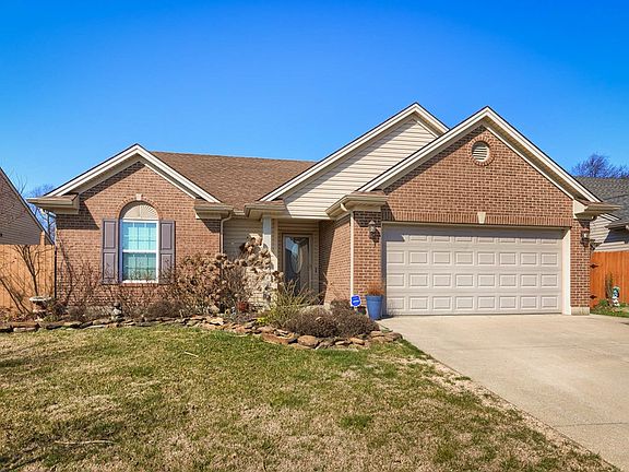 2nd image of 484 Camden Cir