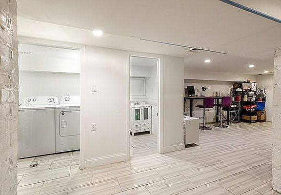 3rd image of 458 Hancock St #1