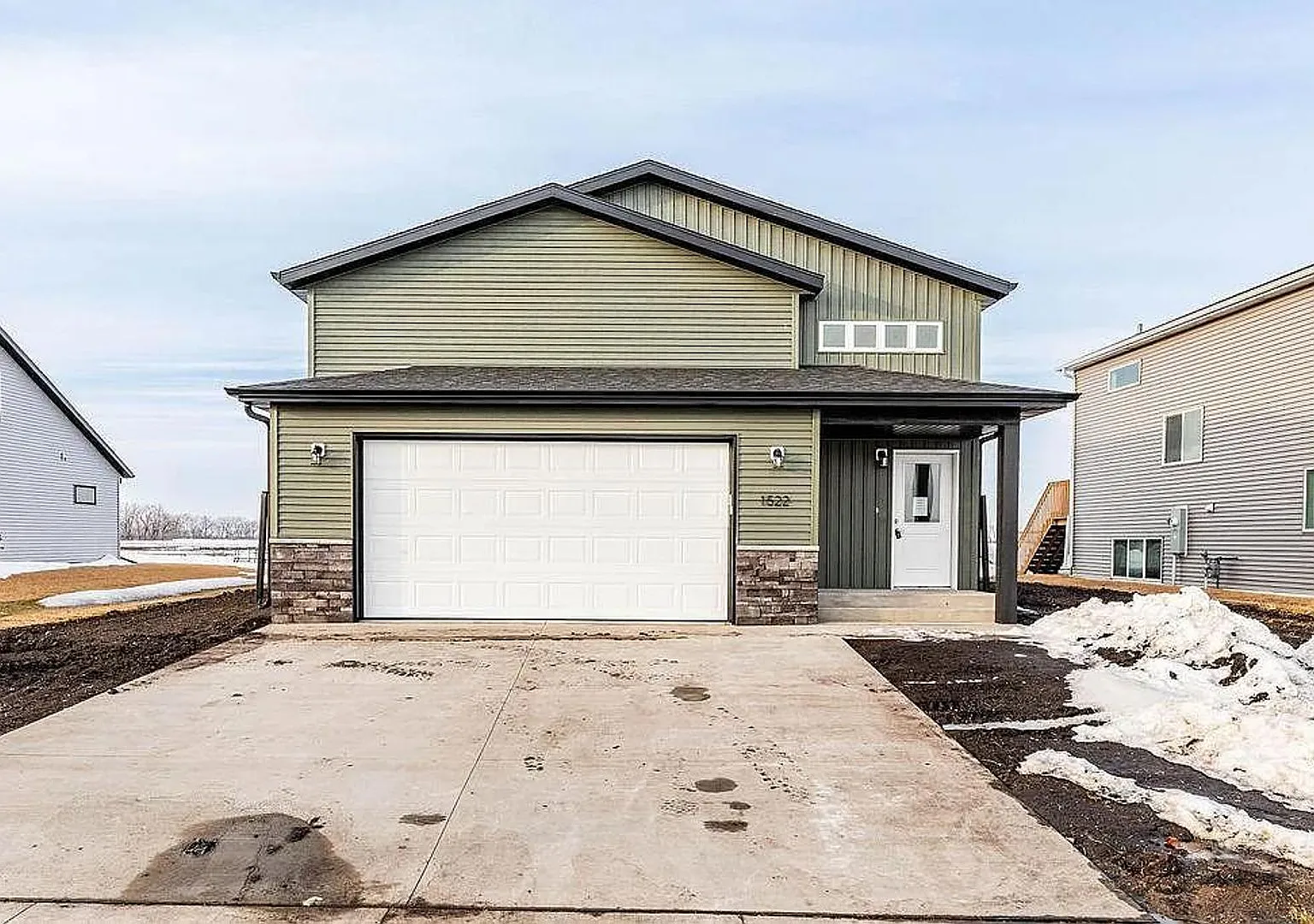 4 Bedroom 2 Bathroom House — Photo 1