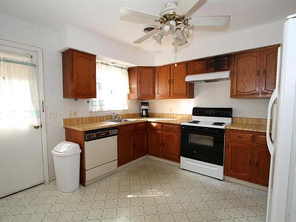3rd image of 6A Easton Ct #55