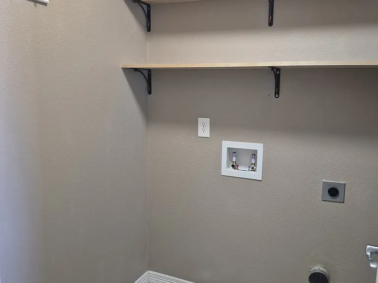 6941 Winnicut Dr — Photo 10