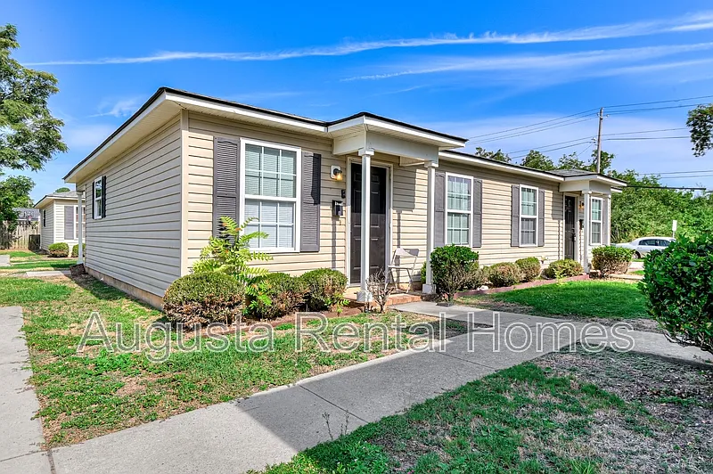 2 bed, 1.0 bath, 700 sqft, $1,100 — Photo 2