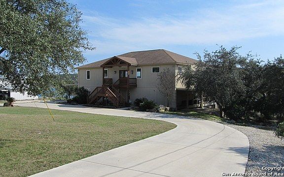 4th image of 2116 Canyon Lake Dr
