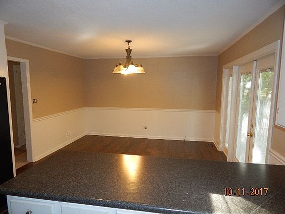 3rd image of 133 Peach Valley Dr