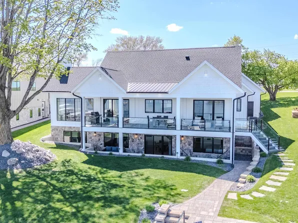 2720 Breezy Heights Dr, Milford, IA 51351