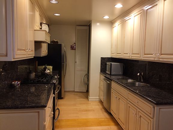 5th image of 11723 Goshen Ave APT 102