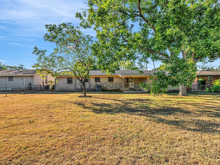 445 Granada Dr — Photo 30