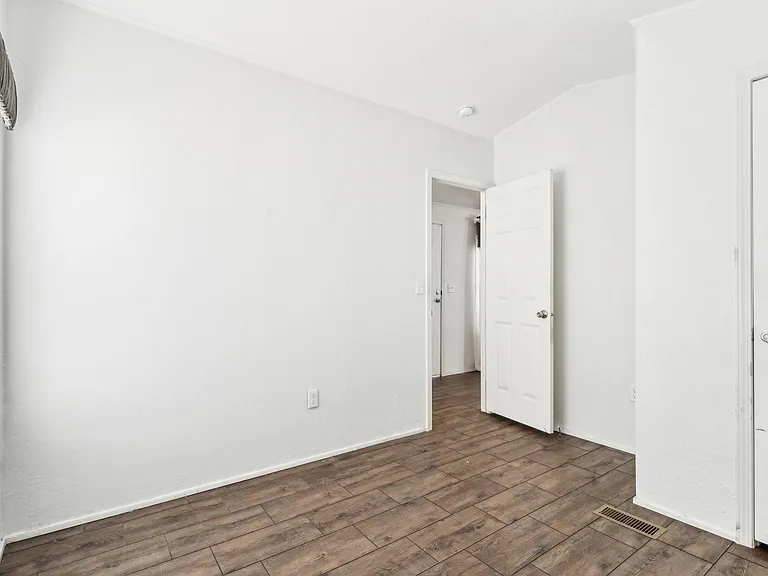 Skyline Village — Photo 19