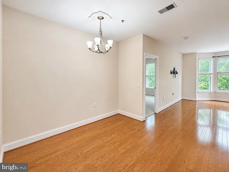 38 Maryland Ave #335 — Photo 10