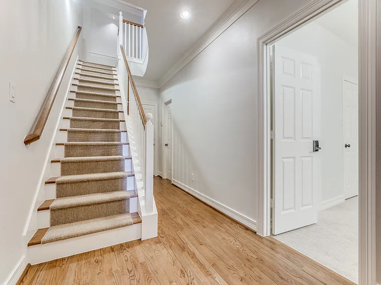 2412 Worthington St — Photo 10