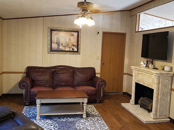 4th image of 204 N Coyote St