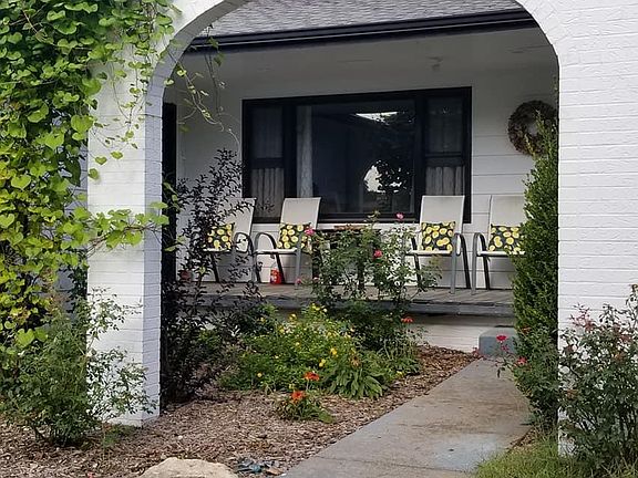 2nd image of 140 E Crooked Creek Ct