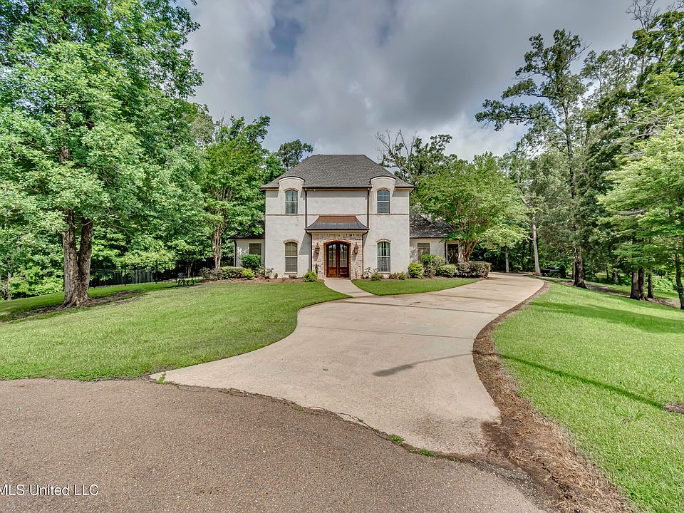 1st image of 270 Evergreen Dr