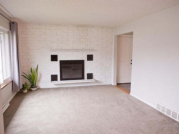 3rd image of 4526 Central Blvd