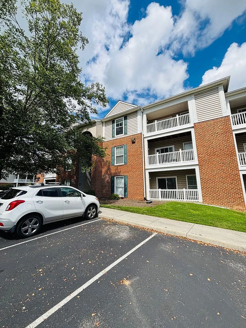 3 Bedroom, 2 Bath Condo — Photo 1