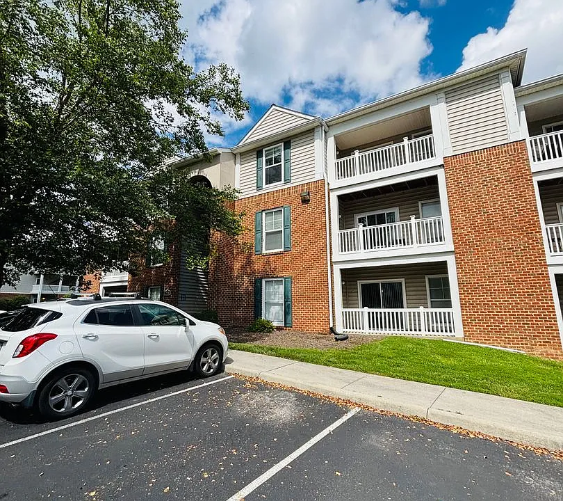215 S Knollwood Dr #4204