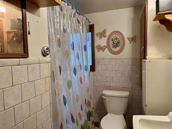 3rd image of 212 N Washington Ave