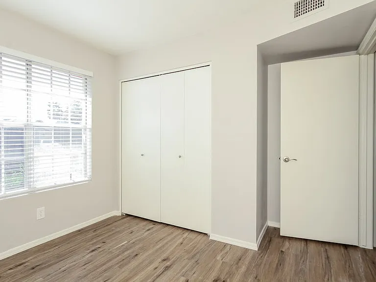 208 W Oraibi Dr — Photo 13