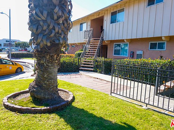 4th image of 2929 W Rosecrans Ave