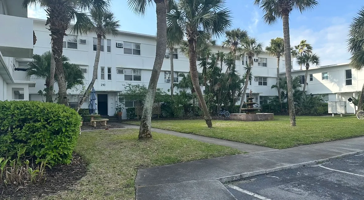 Ocean Drive Apartments — Photo 3