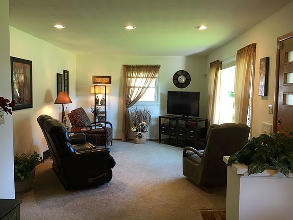 3rd image of 1333 Sussex Dr