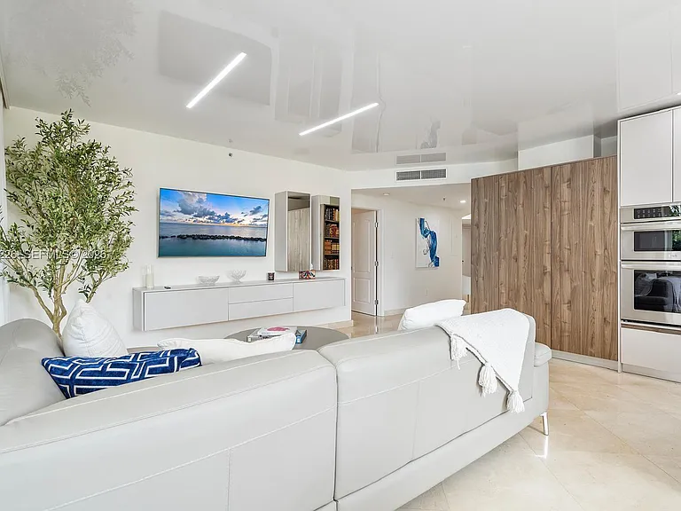 17555 Atlantic Blvd #508 — Photo 7