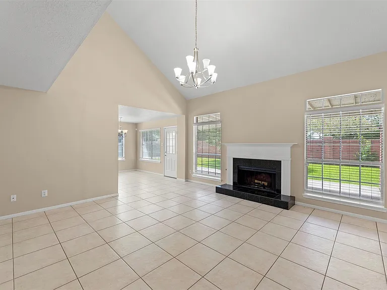 1723 Monvale Ln — Photo 7