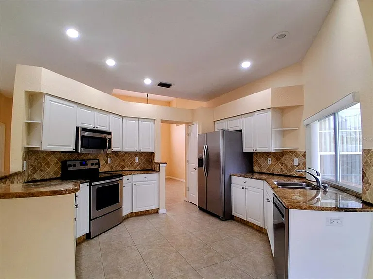 3392 Saint Ives Blvd — Photo 6