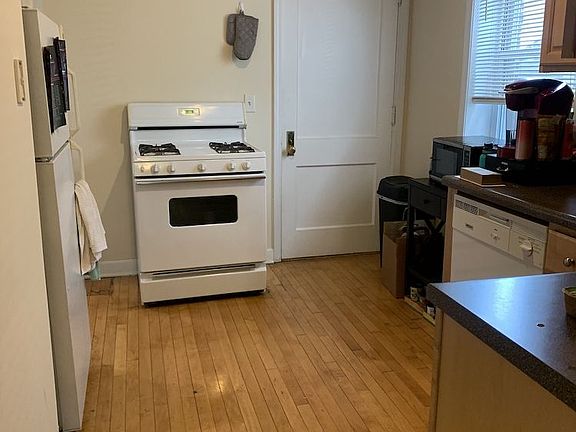 2nd image of 2315 N Greenview Ave Unit 1A